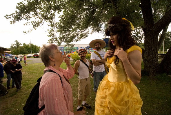 farmers market drag show